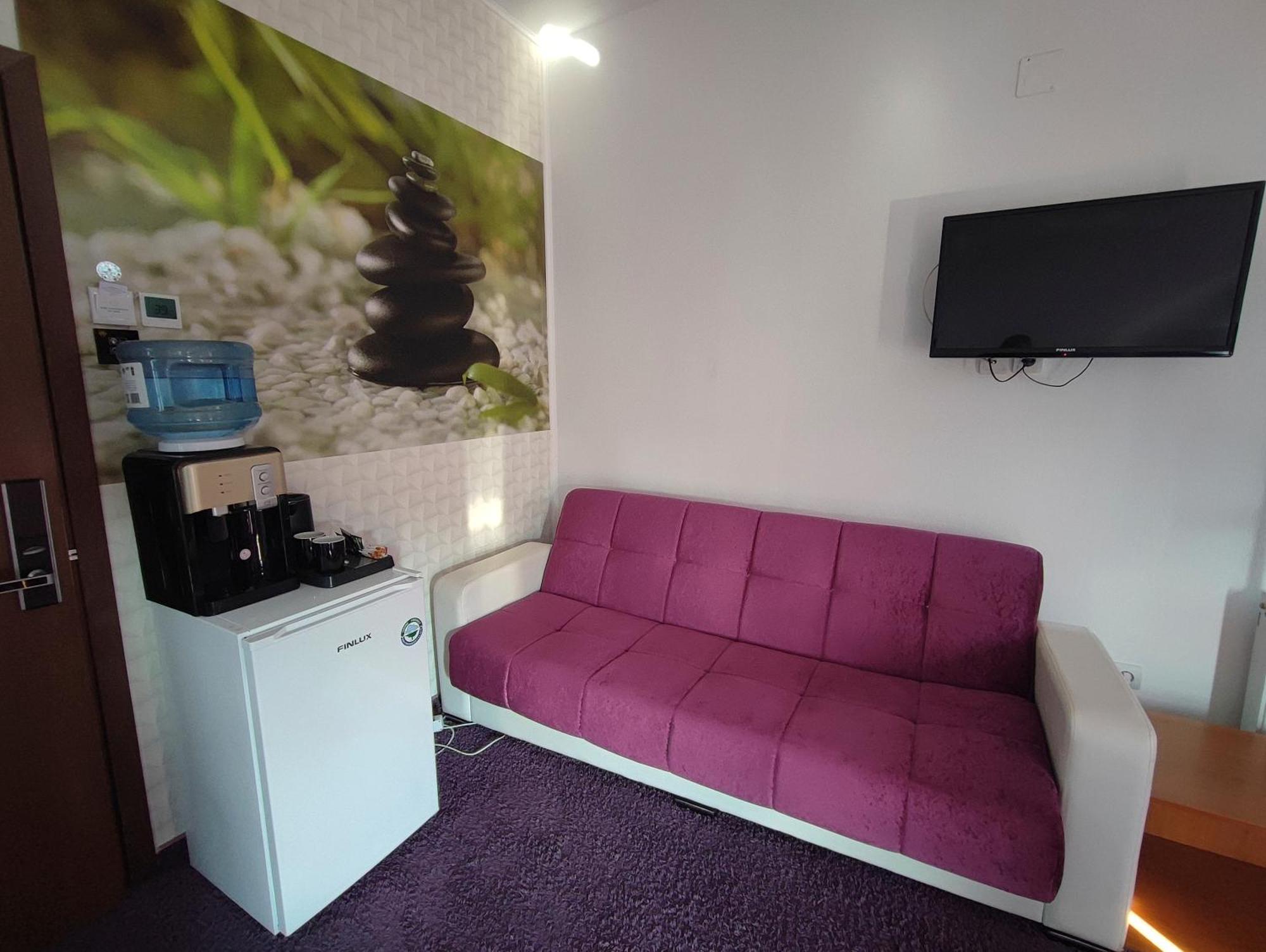 Iris Boutique Therme & Bucharest Otopeni Airport Bagian luar foto
