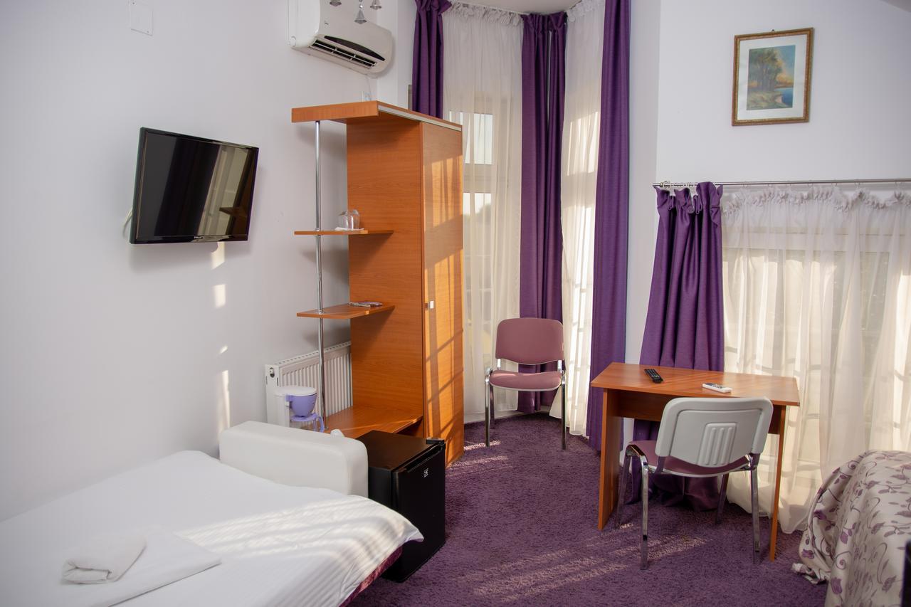 Iris Boutique Therme & Bucharest Otopeni Airport Bagian luar foto