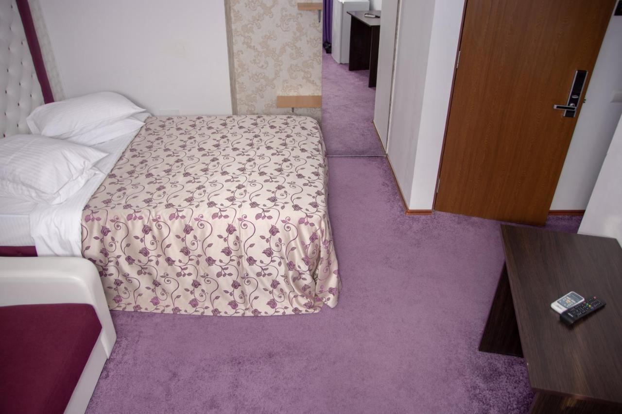 Iris Boutique Therme & Bucharest Otopeni Airport Bagian luar foto