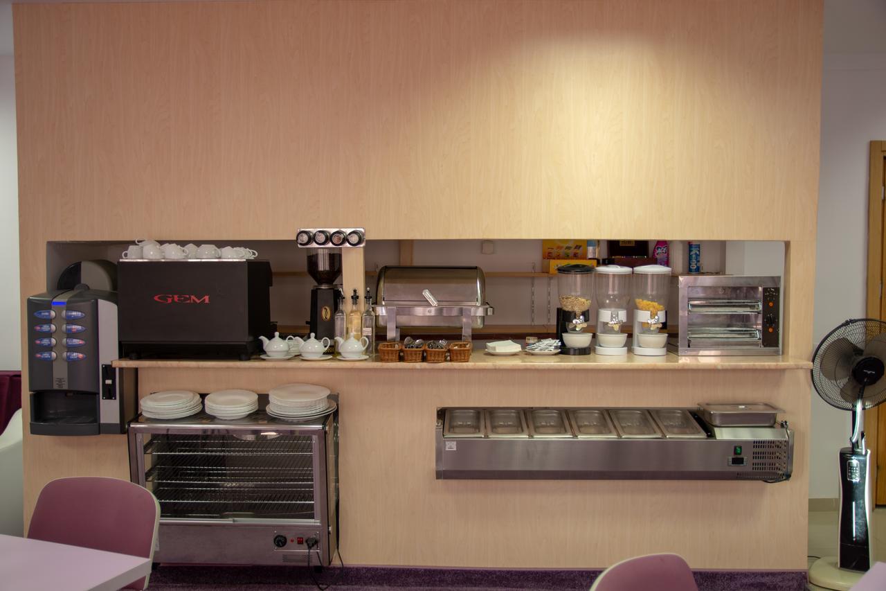Iris Boutique Therme & Bucharest Otopeni Airport Bagian luar foto