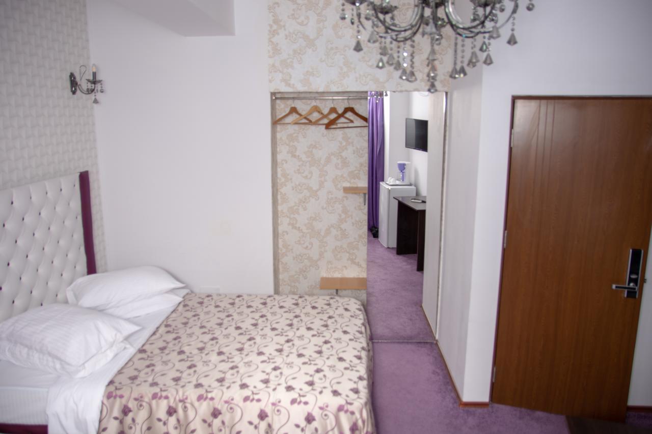 Iris Boutique Therme & Bucharest Otopeni Airport Bagian luar foto