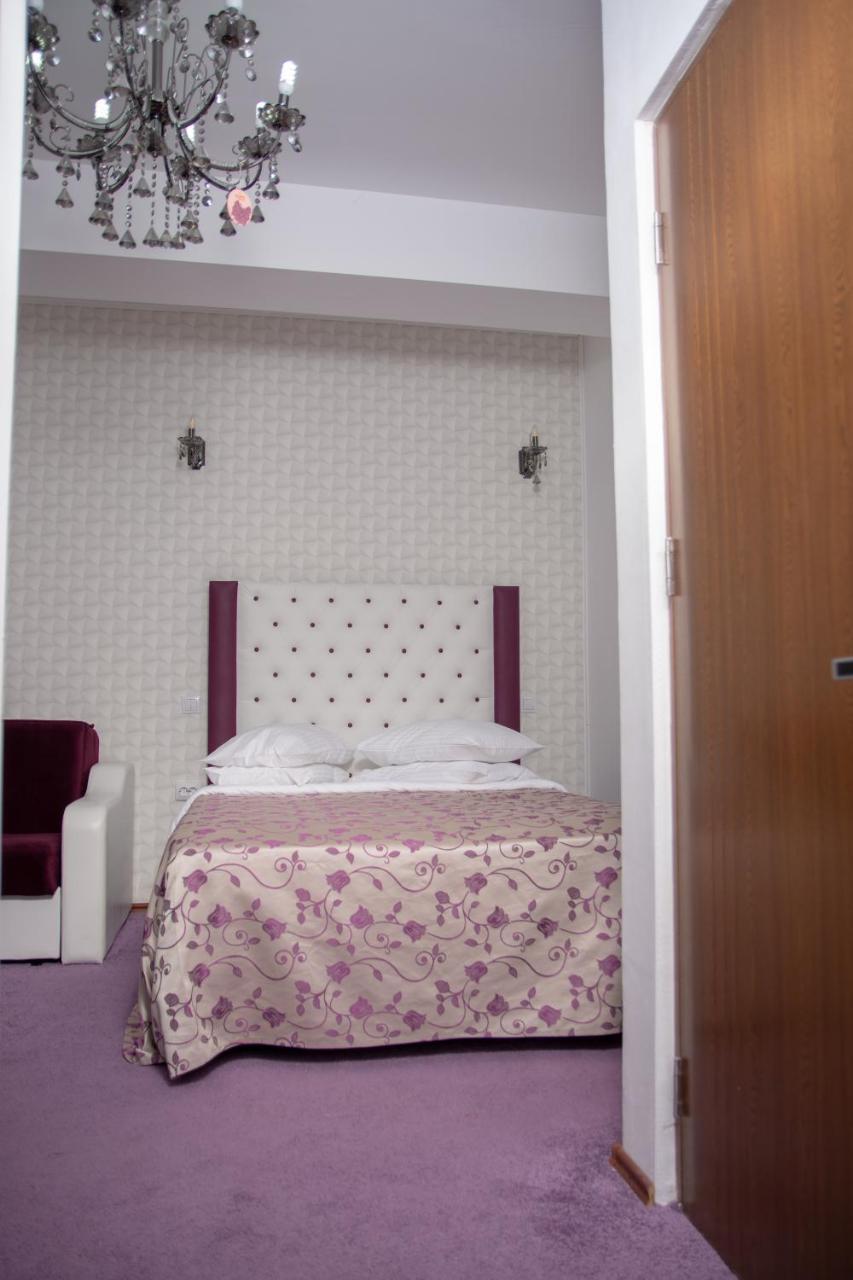Iris Boutique Therme & Bucharest Otopeni Airport Bagian luar foto