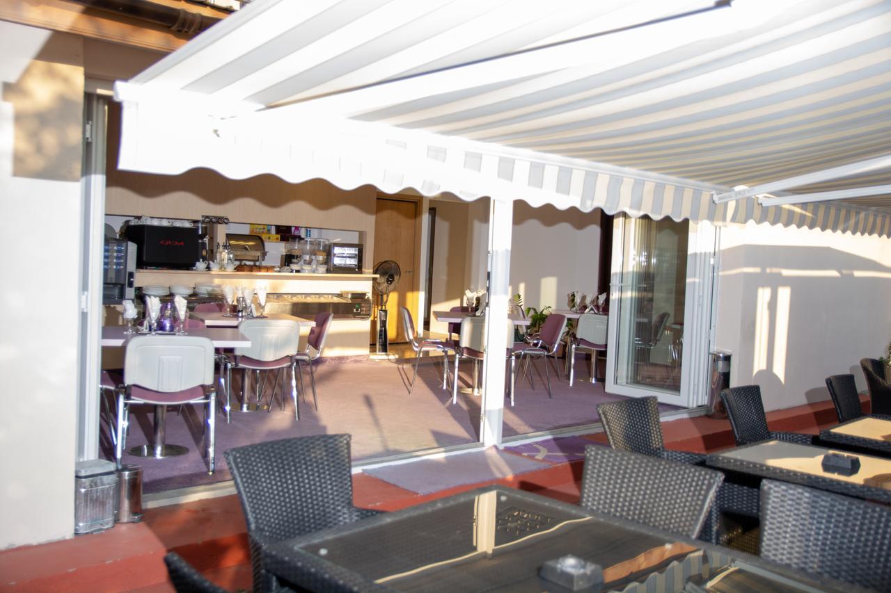 Iris Boutique Therme & Bucharest Otopeni Airport Bagian luar foto