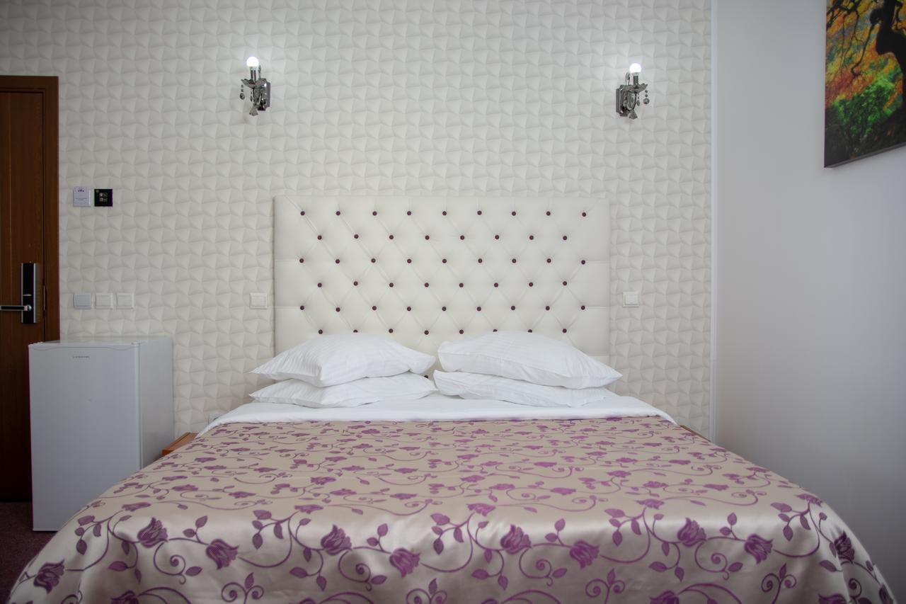 Iris Boutique Therme & Bucharest Otopeni Airport Bagian luar foto