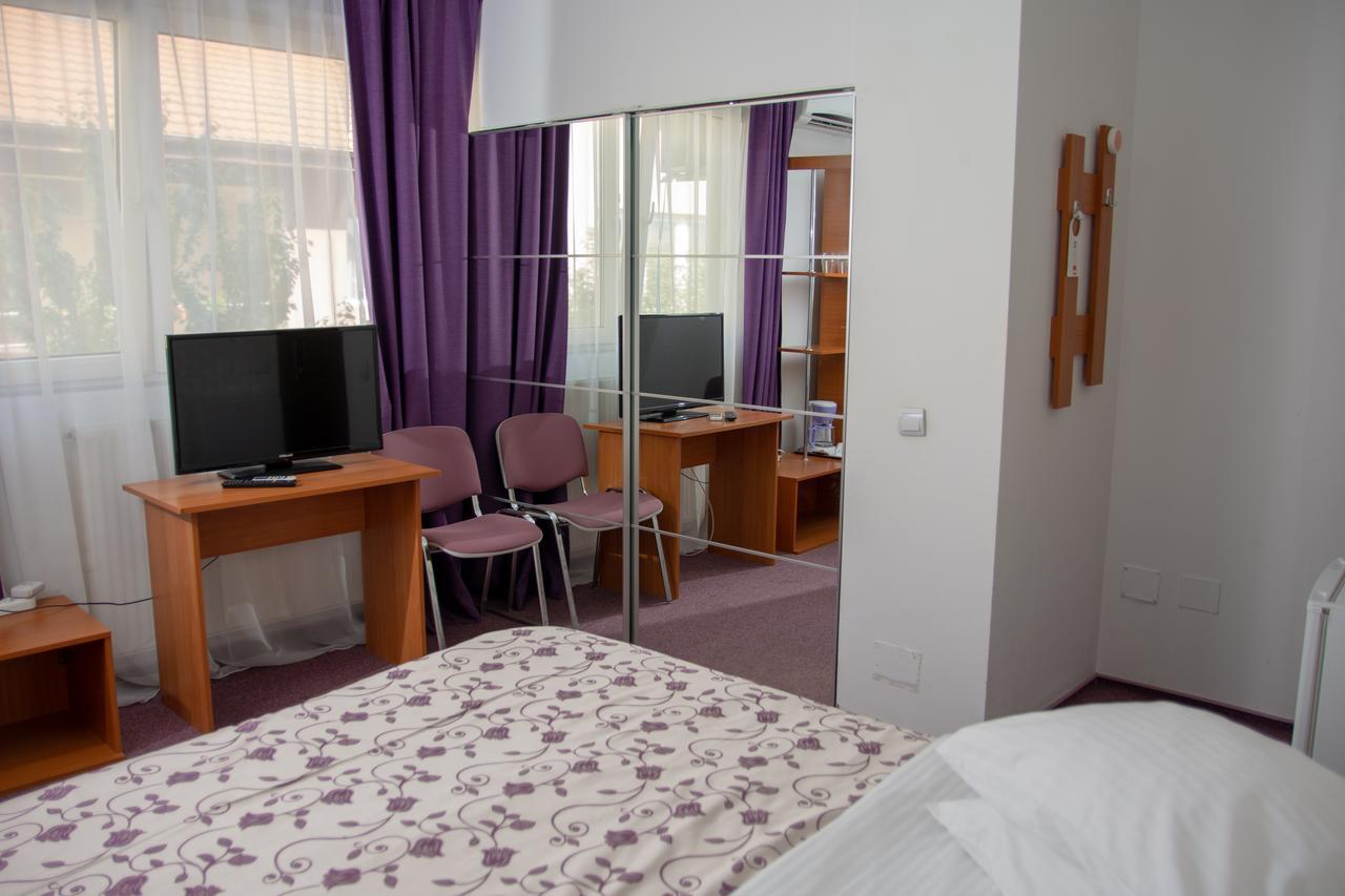Iris Boutique Therme & Bucharest Otopeni Airport Bagian luar foto